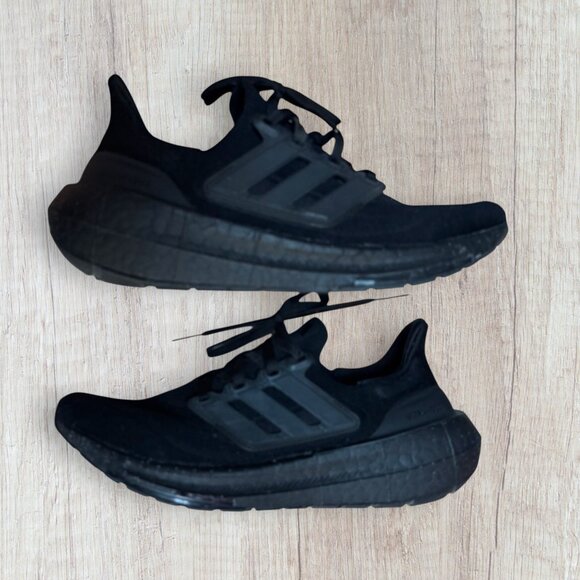 Adidas Ultraboost 22 Black Running Shoes Mens 9 / Womens 10.5 Lightweight Boost - Picture 1 of 12